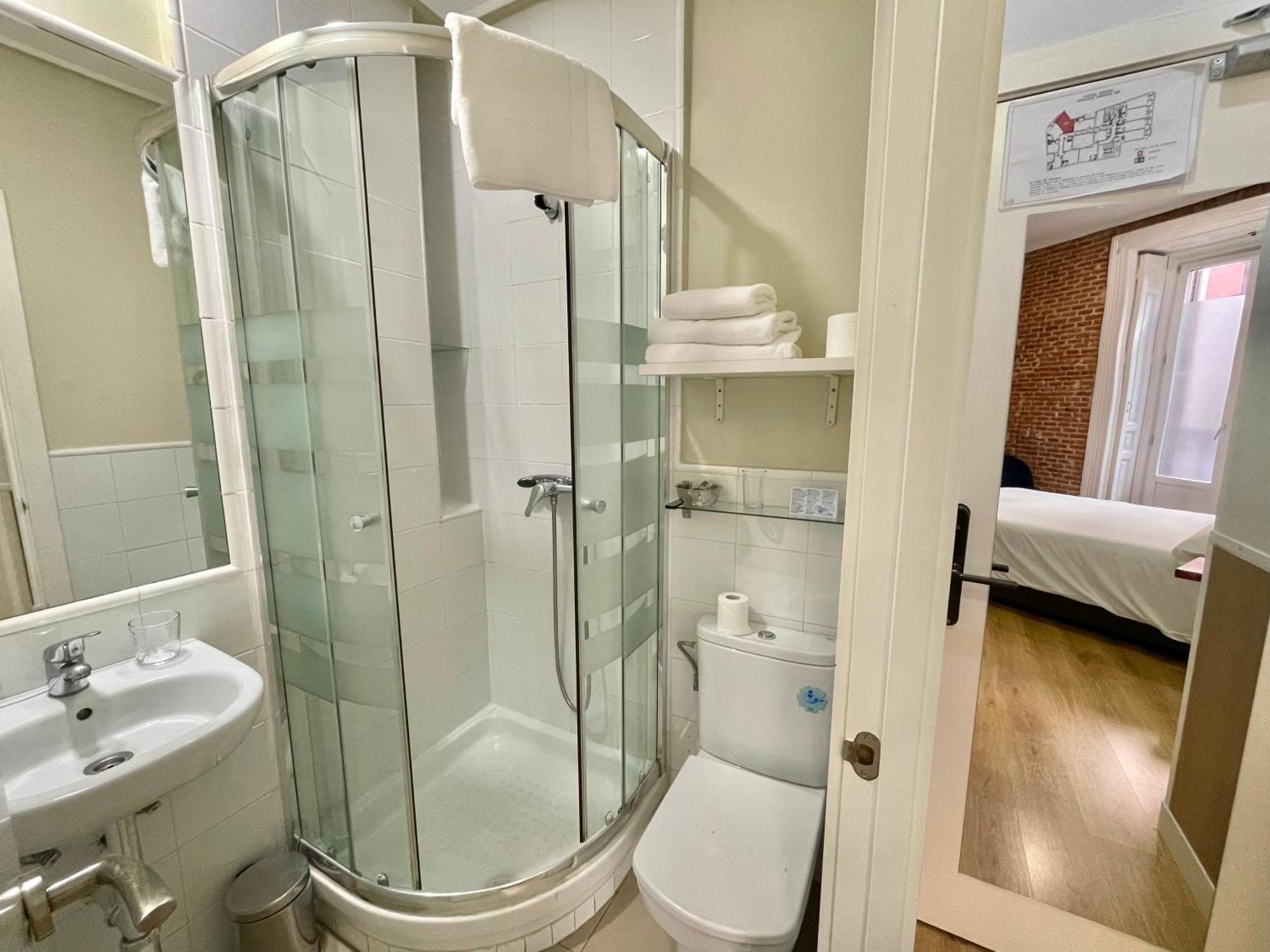 Hostal Madrid Guest house 3*